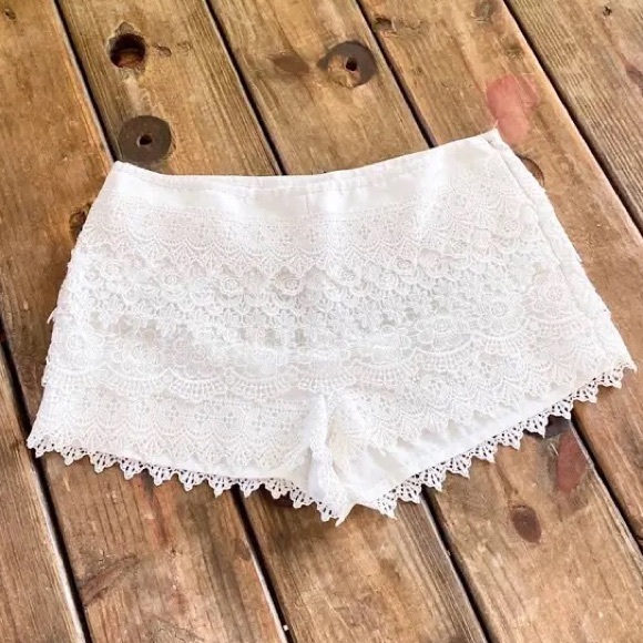 Xtaren Shorts New White Shorts With Detailed Embroidery Small